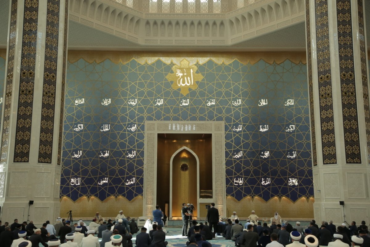 Kazakistan'da Orta Asya'nın en büyük camisi Büyük Nur Sultan Camii'si açıldı