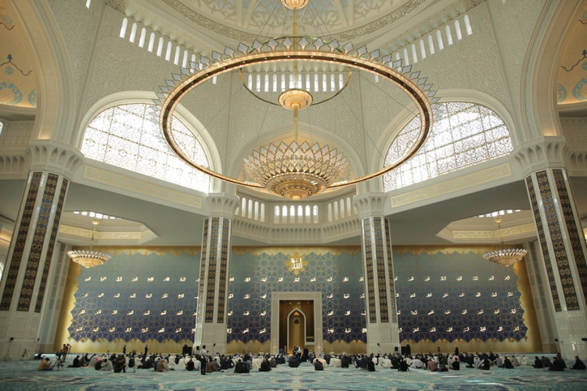 Kazakistan'da Orta Asya'nın en büyük camisi Büyük Nur Sultan Camii'si açıldı