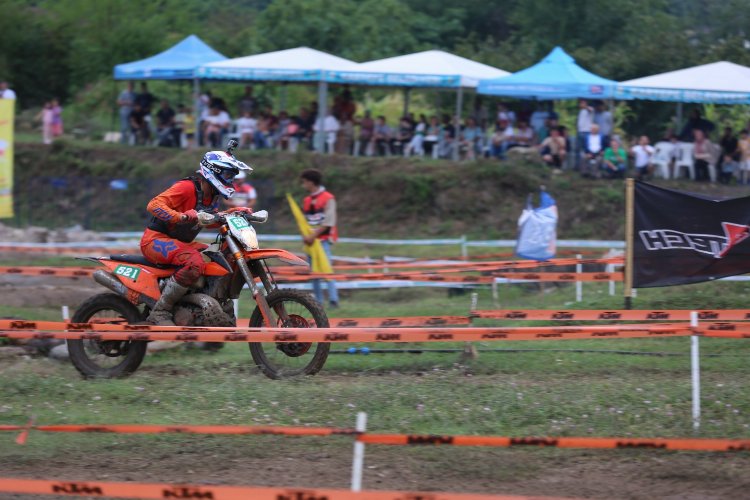 Kocaeli&#039;de &#039;Süper Enduro&#039; nefesleri kesti