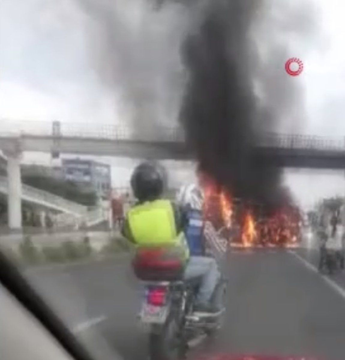 Meksika'da kartel üyeleri dükkanlara ve araçlara saldırdı: 1 ölü, 5 yaralı