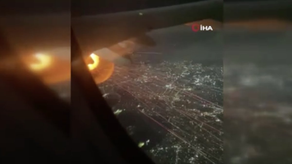 Meksika'da yolcu uçağı havada alev aldı