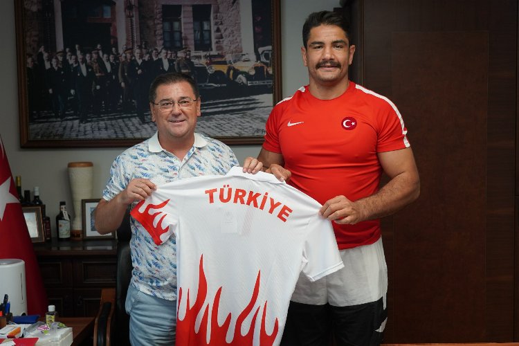 Milli güreşçi Taha Akgül Milas'ı ziyaret etti