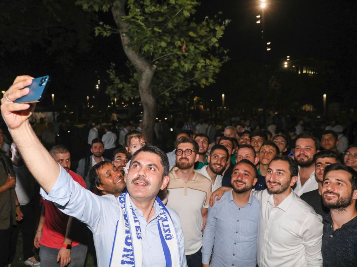 Murat Kurum, Zeytinburnu Millet Bahçesi'nde gençler ile bir araya geldi