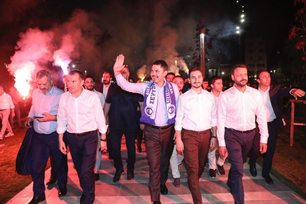 Murat Kurum, Zeytinburnu Millet Bahçesi'nde gençler ile bir araya geldi