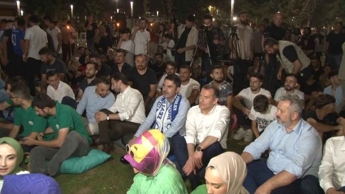 Murat Kurum, Zeytinburnu Millet Bahçesi'nde gençler ile bir araya geldi