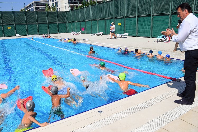 Osmangazi'de çocuklar sağlıklı yaşam için 'kulaç’ atıyor