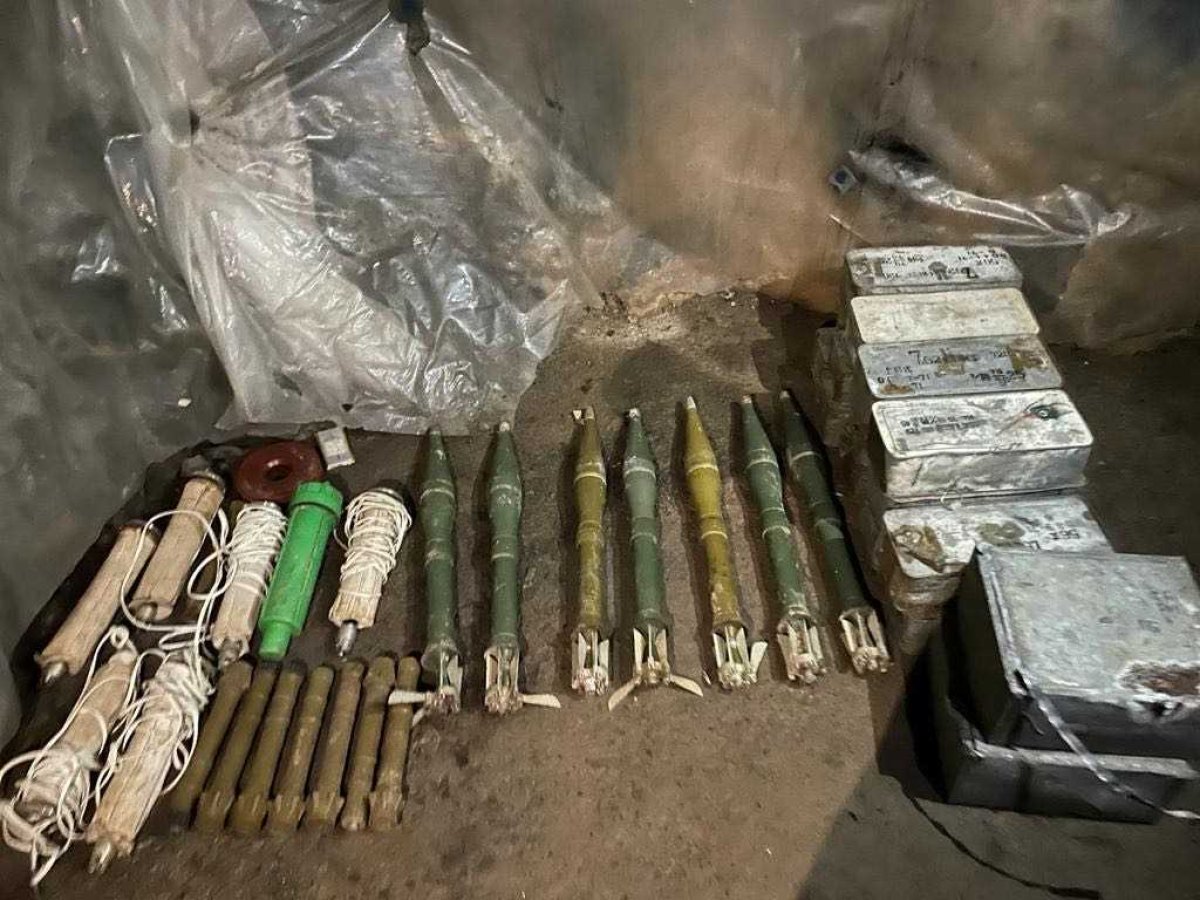 Pençe-Kilit bölgesinde PKK’ya ait silah ve mühimmat ele geçirildi