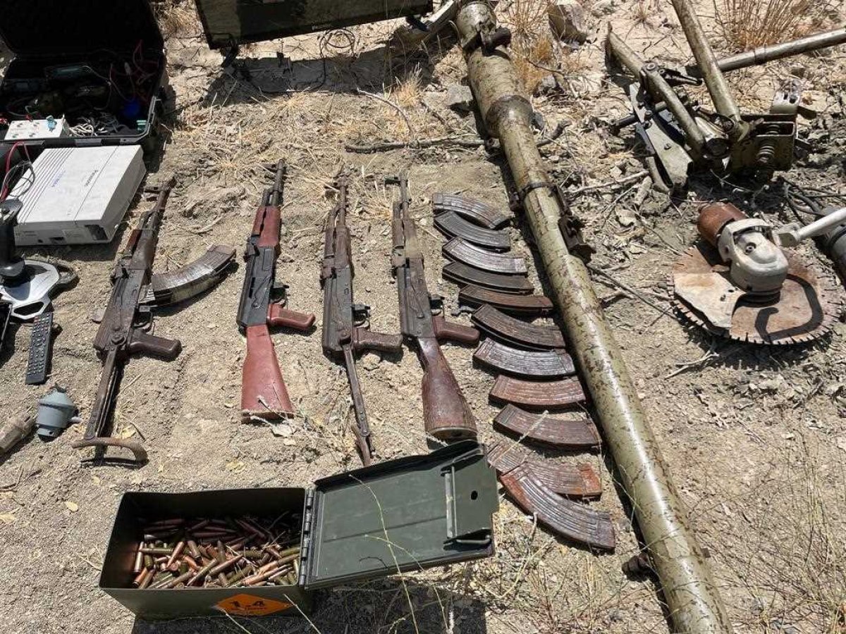 Pençe-Kilit bölgesinde PKK’ya ait silah ve mühimmat ele geçirildi