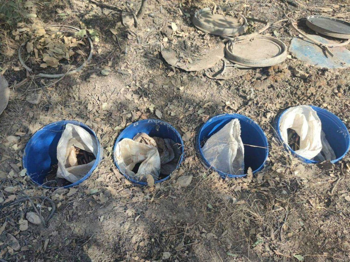 Pençe-Kilit bölgesinde PKK’ya ait silah ve mühimmat ele geçirildi