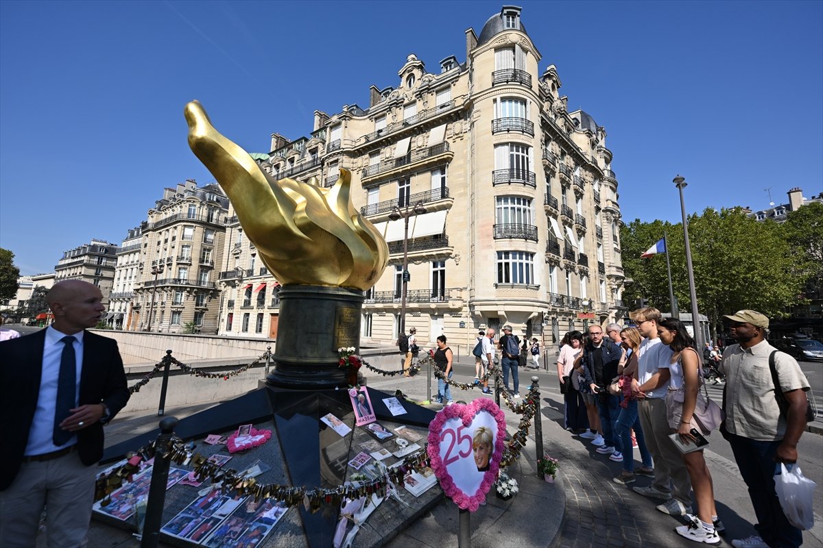 Prenses Diana 25. ölüm yıl dönümünde anıldı