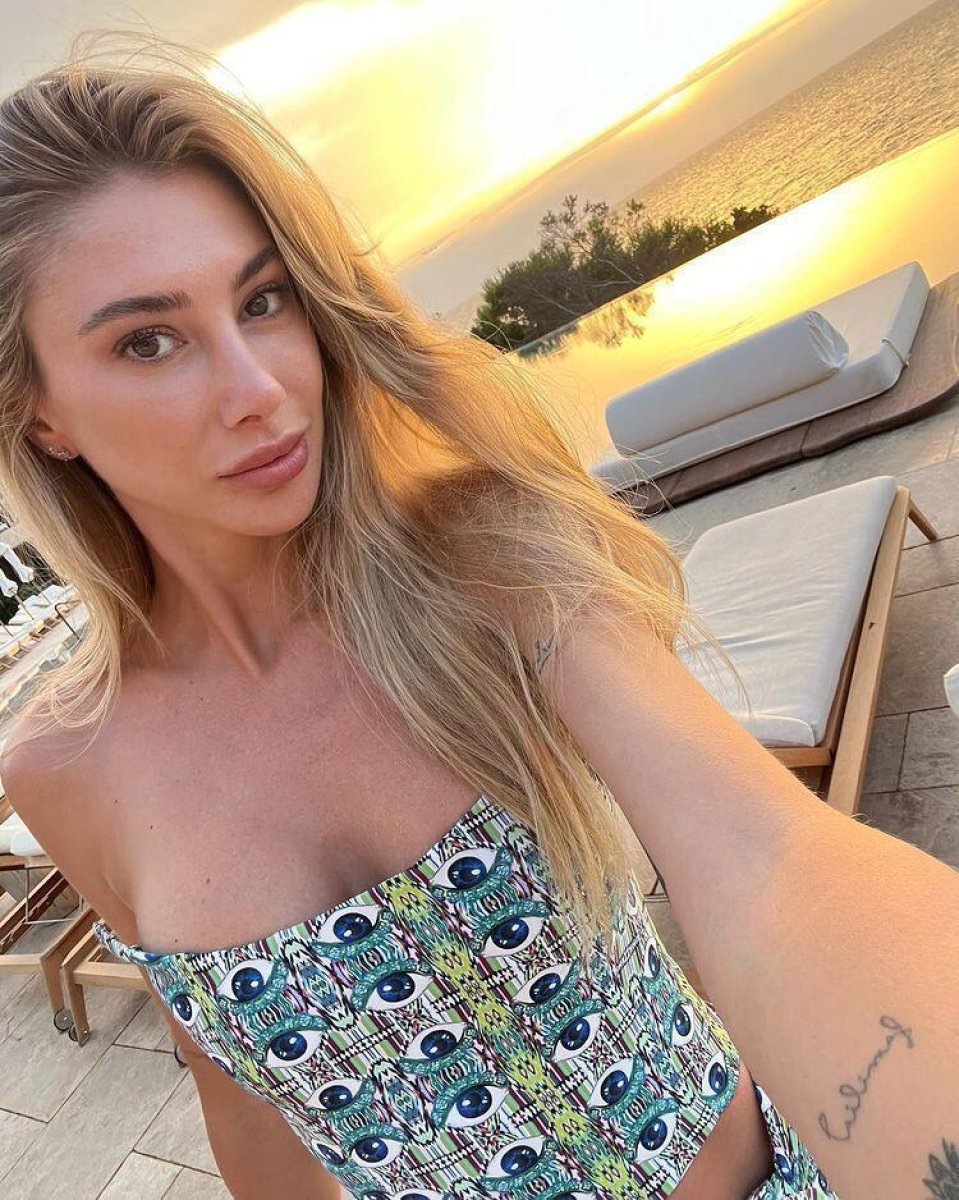 Şeyma Subaşı 20 milyon dolarlık teknede çok şanslıyım diyerek  paylaşım yaptı