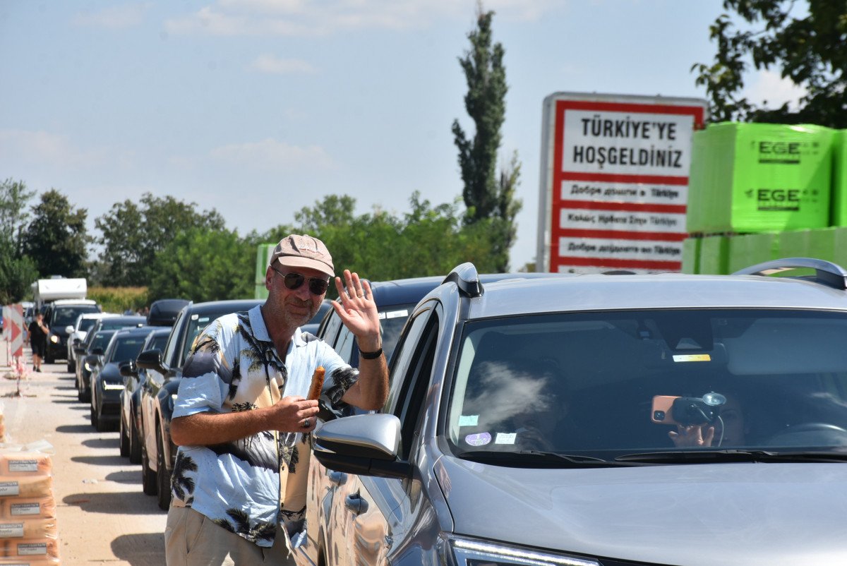 Sınır kapılarından 1 milyon 872 bin gurbetçi geldi