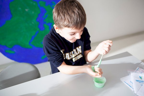 Aileler çift dilde eğitim veren okulları tercih ediyor