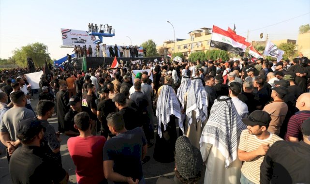 Bağdat'ta Şii grup Yeşil Bölge'de oturma eylemi başlattı