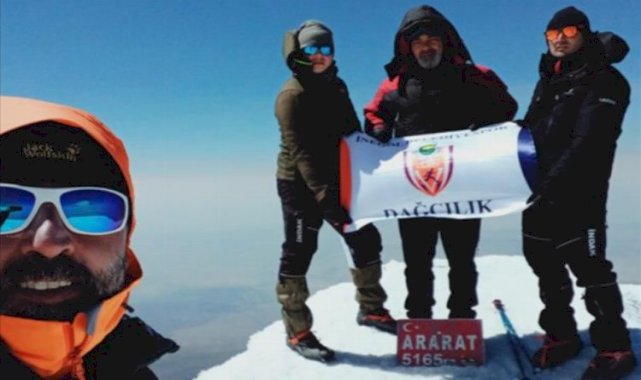 Bursa İnegöllü dağcıların bayrağı 4. kez zirvede