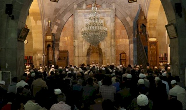 Fatiha Suresi nasıl okunur? Fatiha Suresi'nin Türkçe ve Arapça okunuşu...