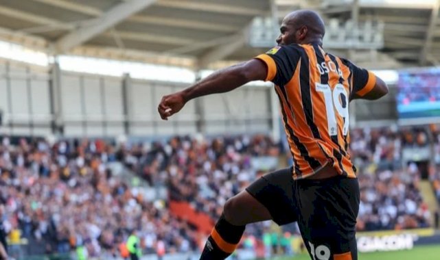 Hull City'li Oscar Estupinan, Championship'te zirvede