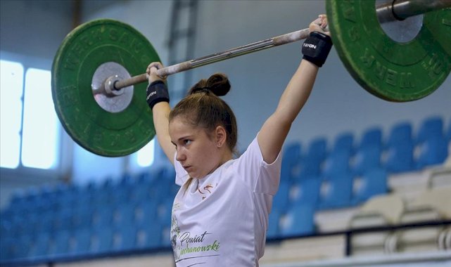 Lösemiyi yenen Ceren, halterde Avrupa Şampiyonu oldu