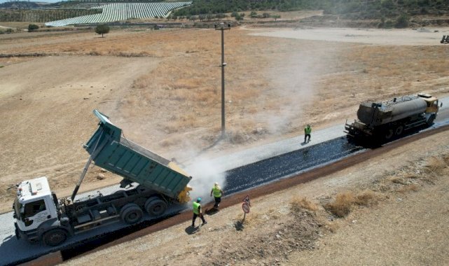 Manisa Alaşehir'in yollarını güzelleştiriyor