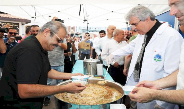 Sakarya'da Başkan Yüce, kazanın başından ikramda bulundu