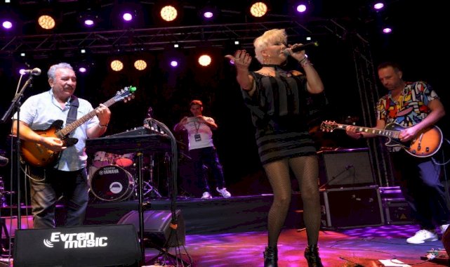 Ümit Besen, Pamela ile aynı sahneye çıktı