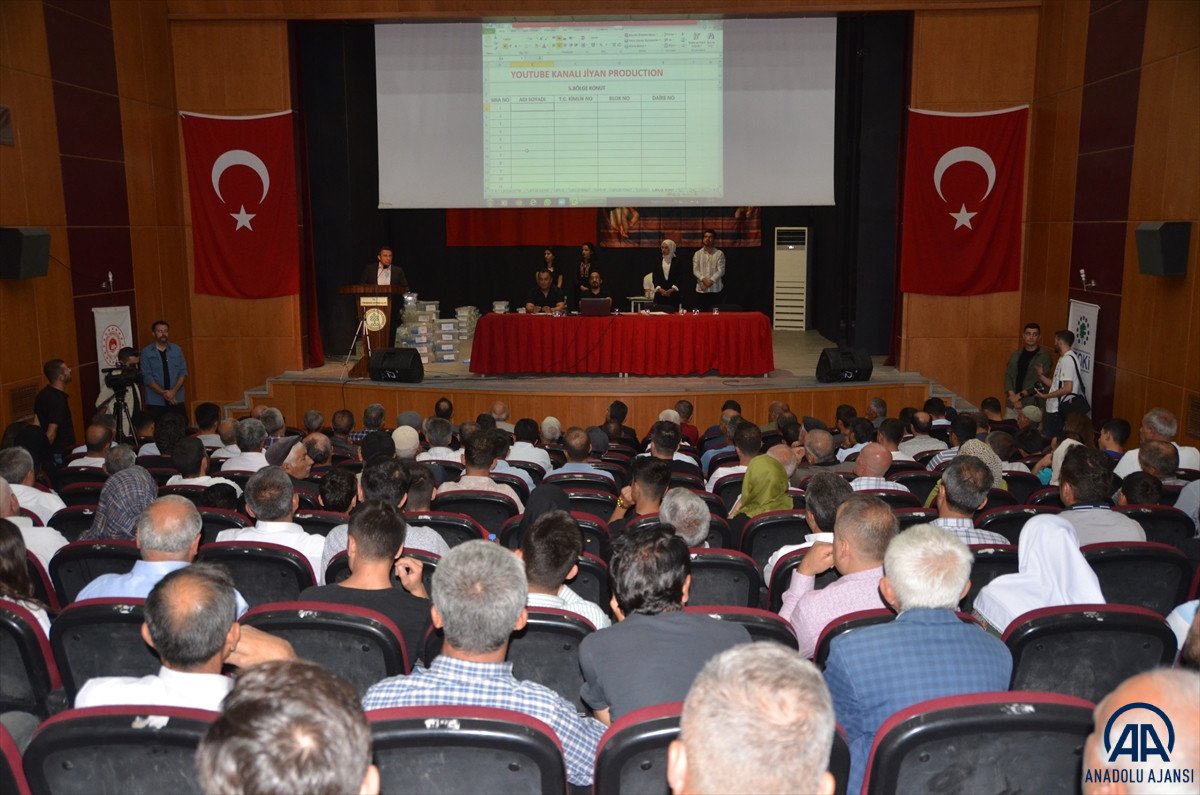 Terör mağduru aileler yeni yuvalarına kavuşuyor