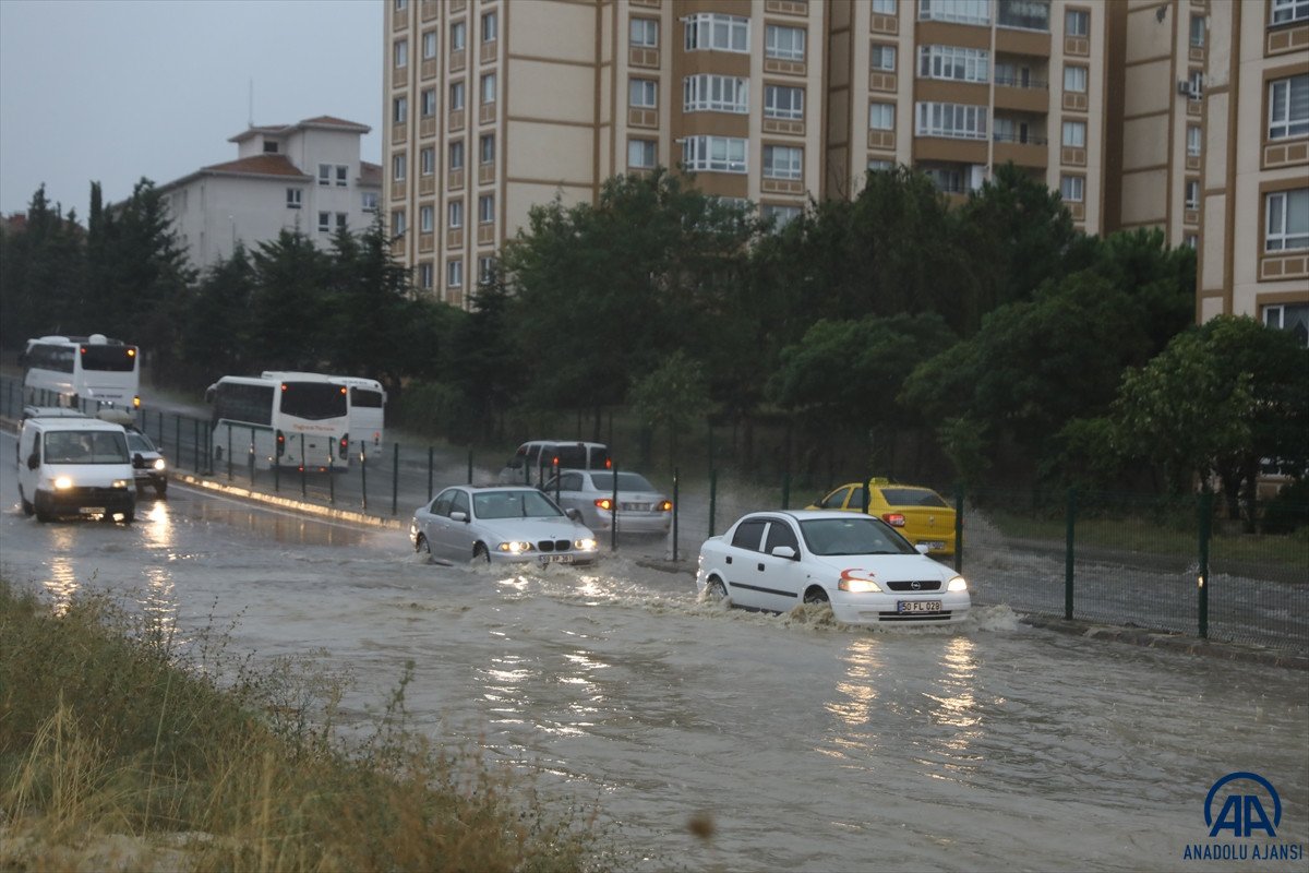 Trakya'da sağanak yağışı etkili oldu