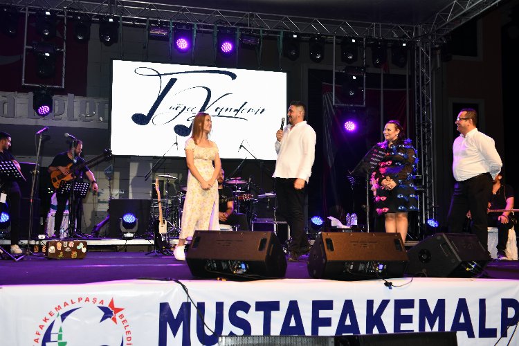 Tuğçe Kandemir 30 Ağustos’ta MKP’lileri coşturdu