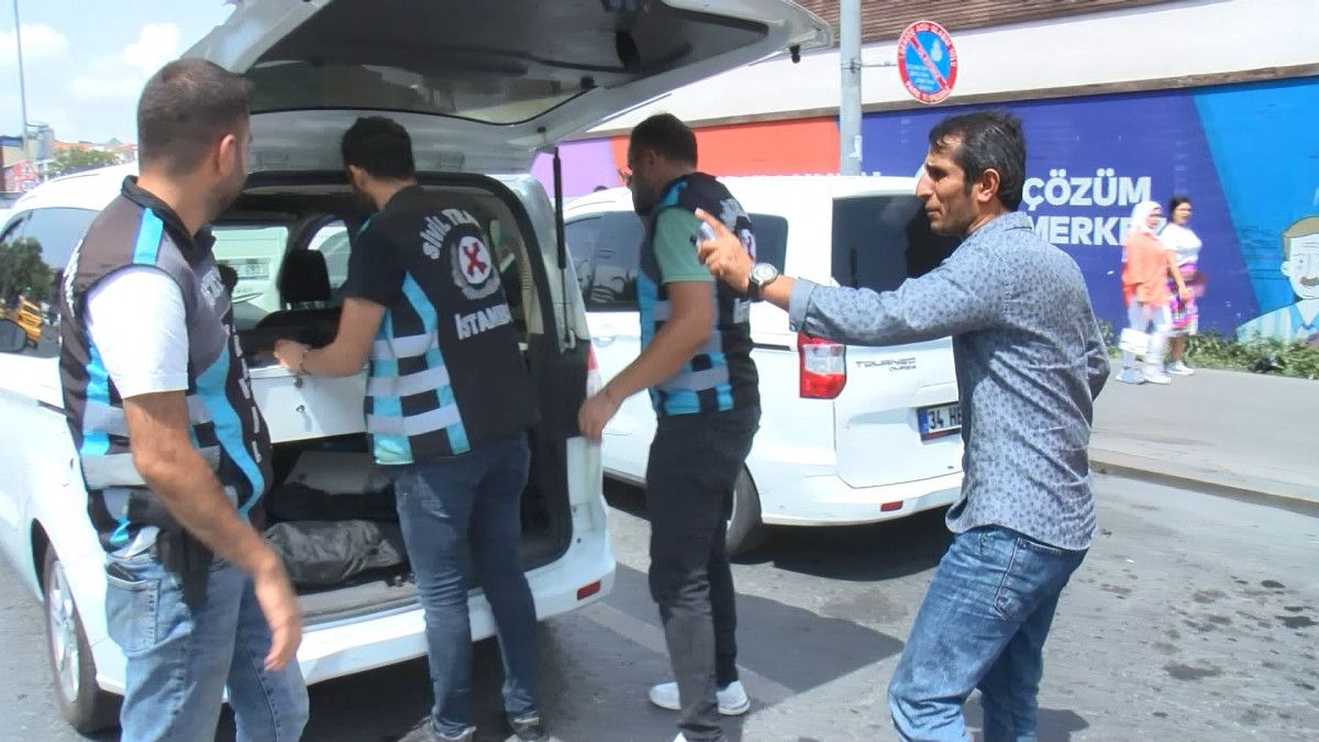 Turist yolcudan fazla para alan taksici yakalandı