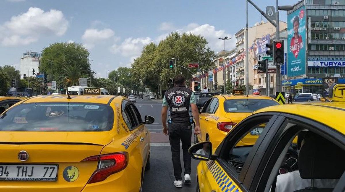 Turist yolcudan fazla para alan taksici yakalandı