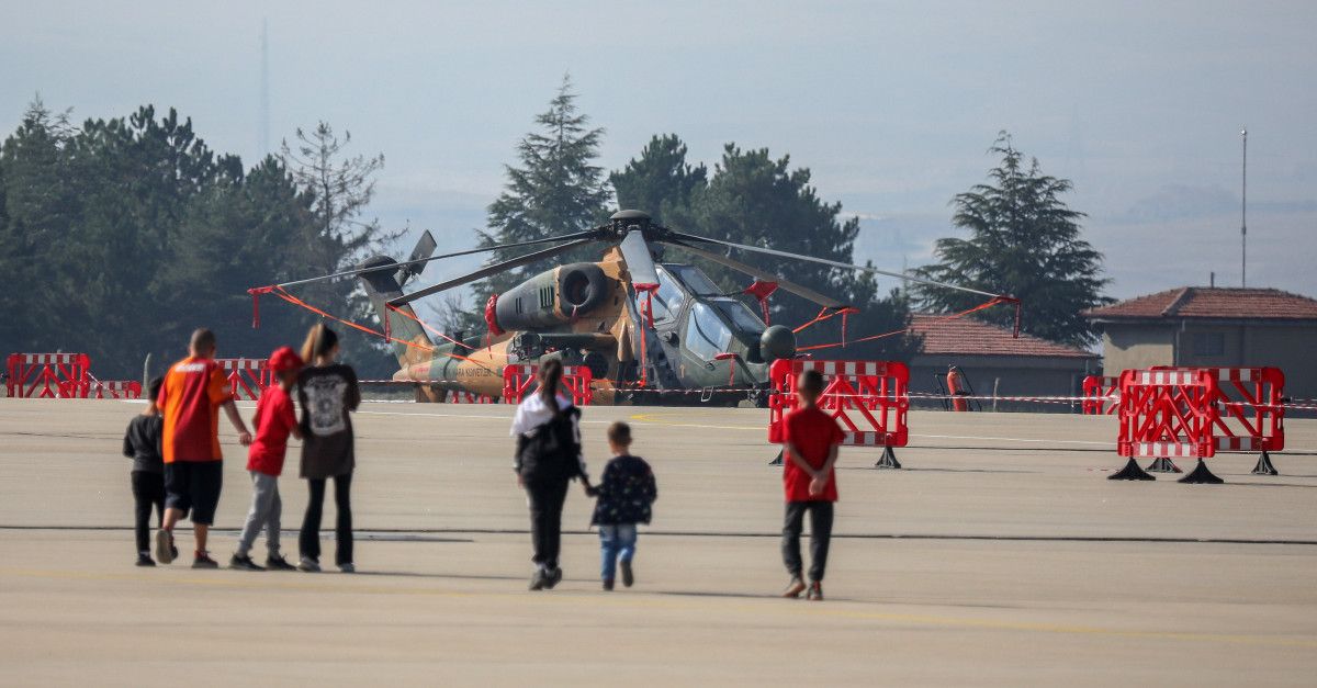 Türk Yıldızları'ndan Büyük Taarruz uçuşu