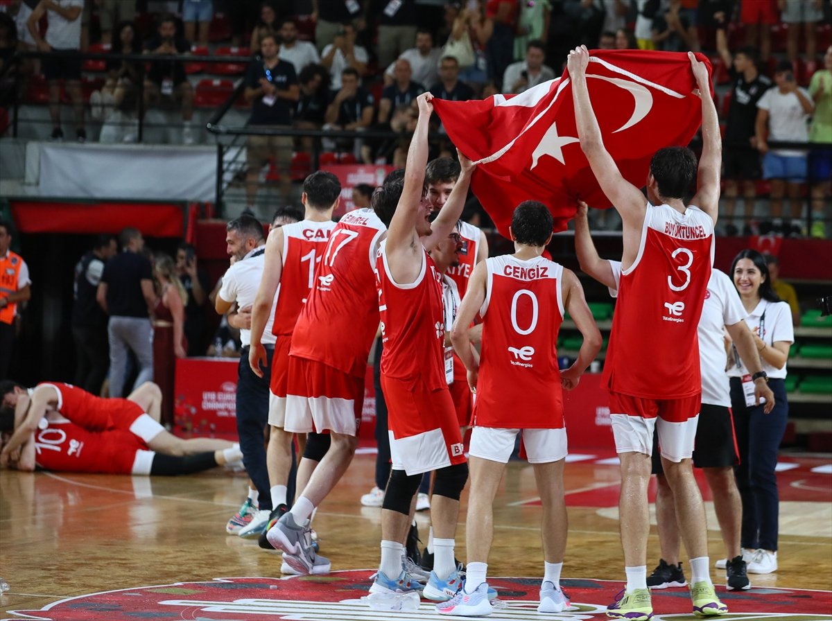 U18 Basketbol Milli Takımı finale çıktı