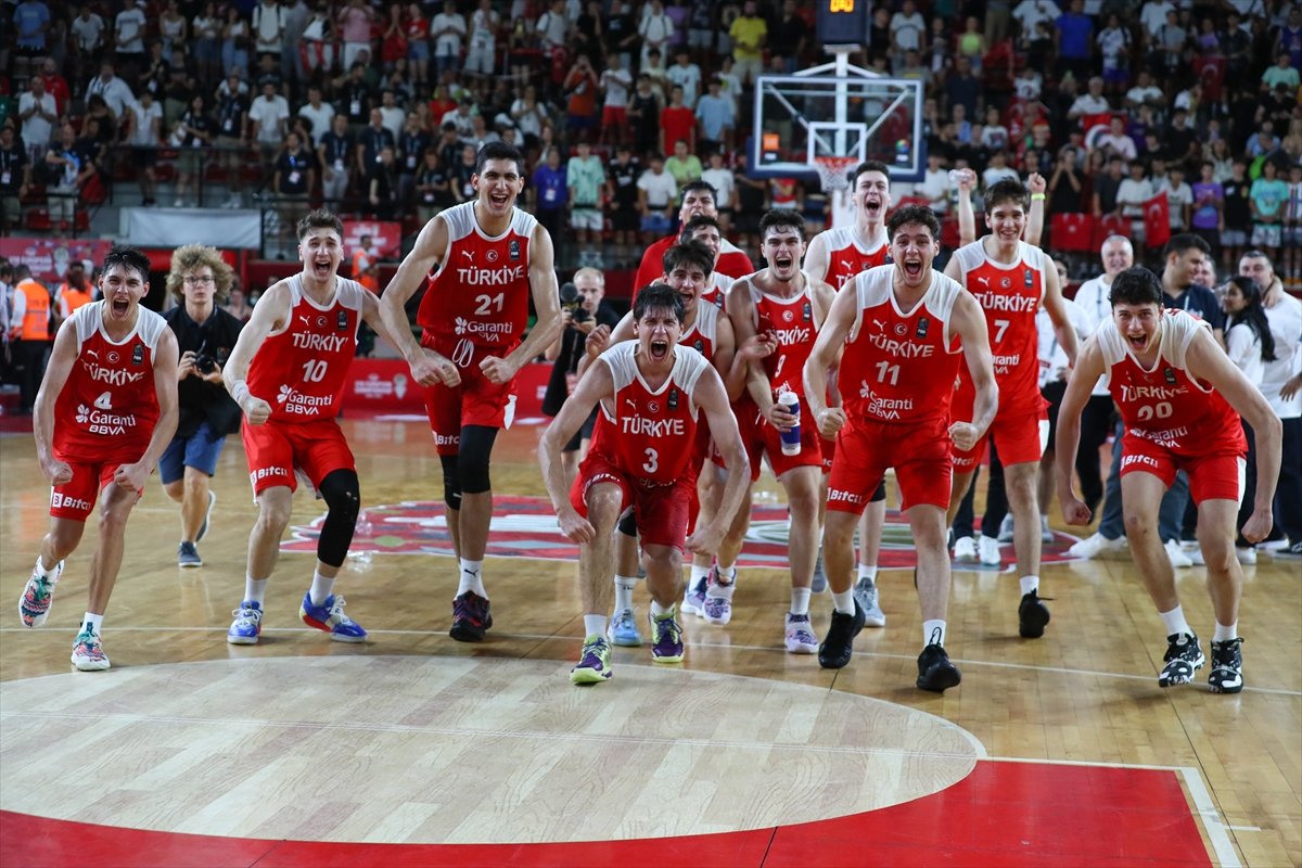 U18 Basketbol Milli Takımı finale çıktı