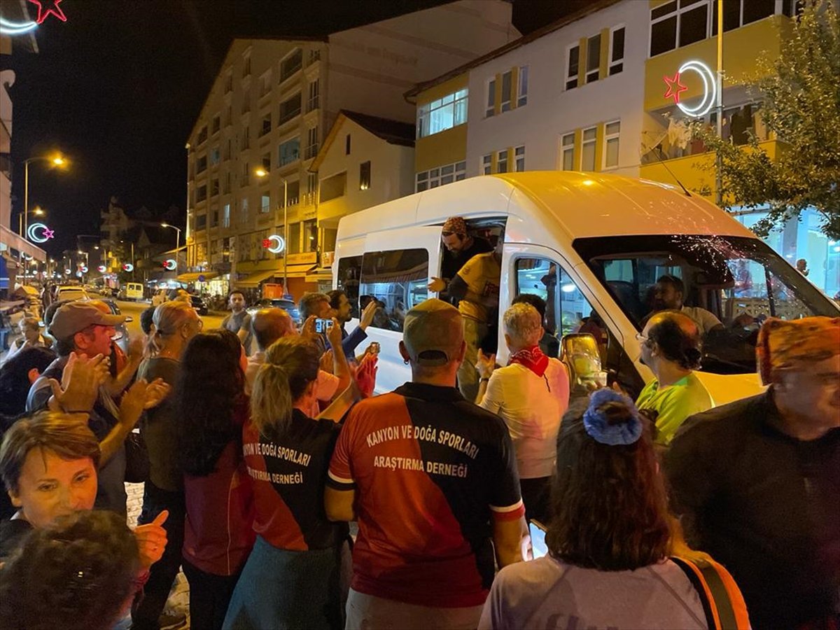 Valla Kanyonu'nda mahsur kalan 11 kişi kurtarıldı