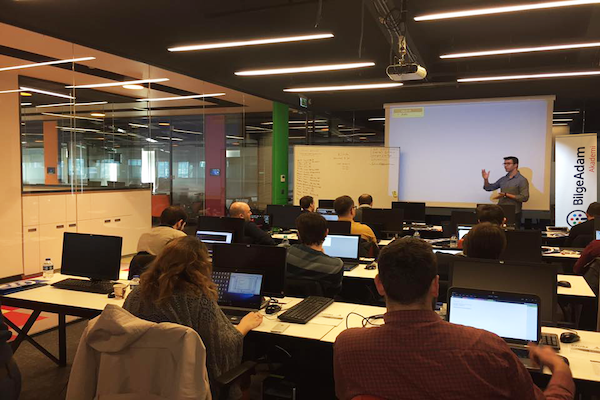 Yazılımdaki istihdam açığı büyüyor, maaşlar yükseliyor