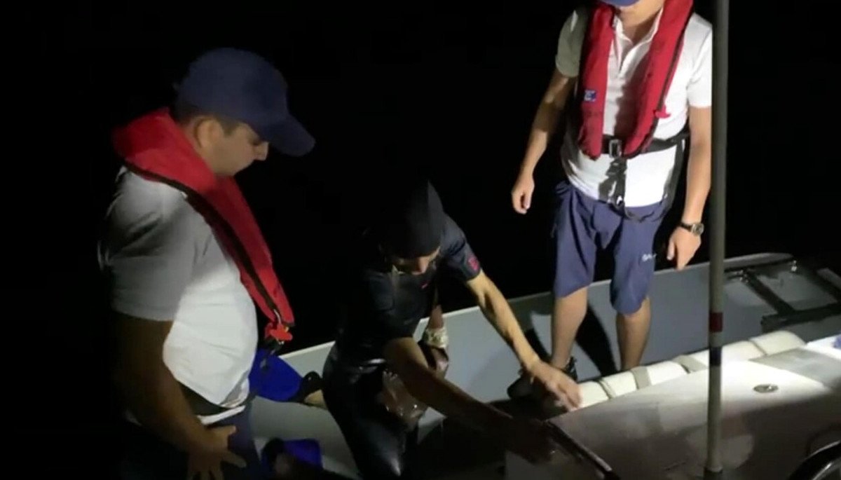 Yunanistan tarafından itilen 64 kaçak göçmen kurtarıldı