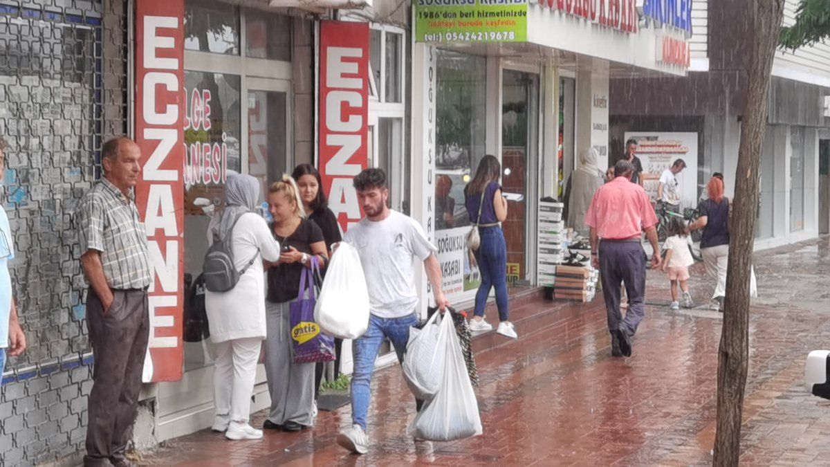 Zonguldak’ta serinleten yağmur