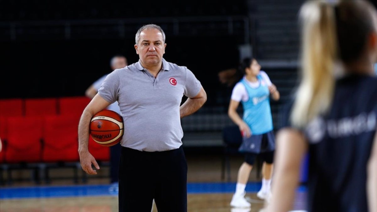 A Milli Kadın Basketbol Takımı&#039;nda Ekrem Memnun dönemi