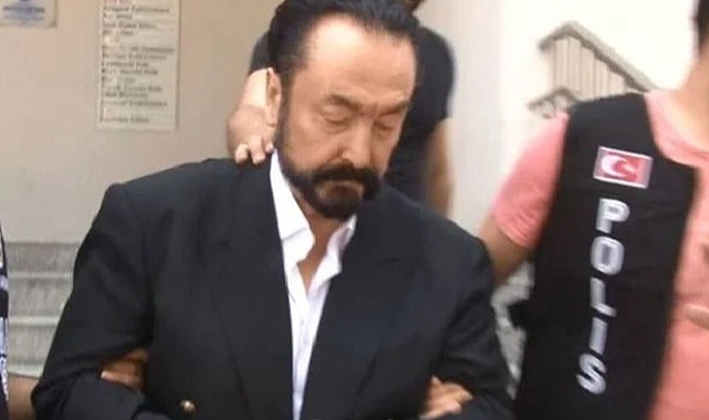 Adnan Oktar&#039;ın avukatı mahkeme salonundan çıkarıldı