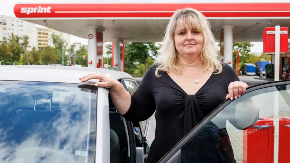 Almanya'da sürücüler, artan yakıt fiyatlarına tepkili