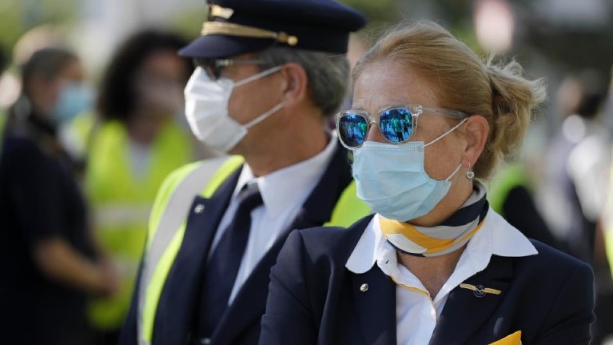 Almanya&#039;da uçaklarda maske zorunluğu kaldırıldı