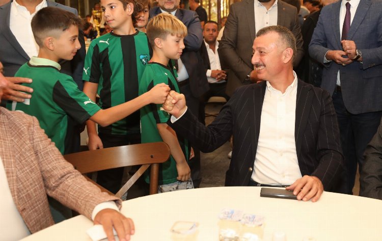 Amatör şampiyonları kupalarını aldı