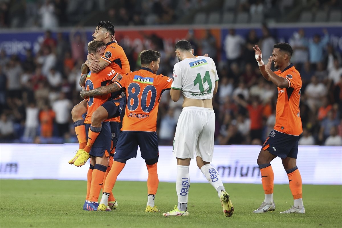 Başakşehir Alanyaspor'u mağlup etti Başakşehir, Alanyaspor'u 2 golle geçti