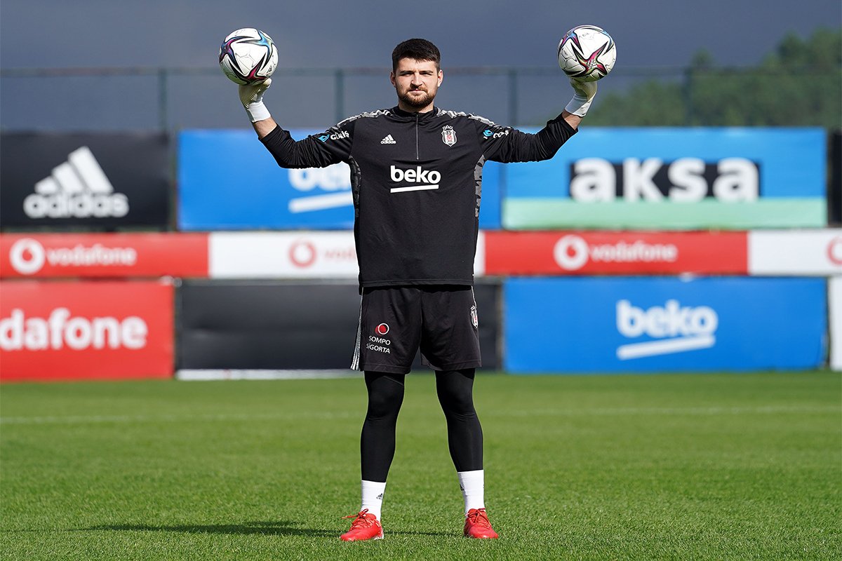 Beşiktaş'ta Ersin Destanoğluyla sözleşme uzatıldı