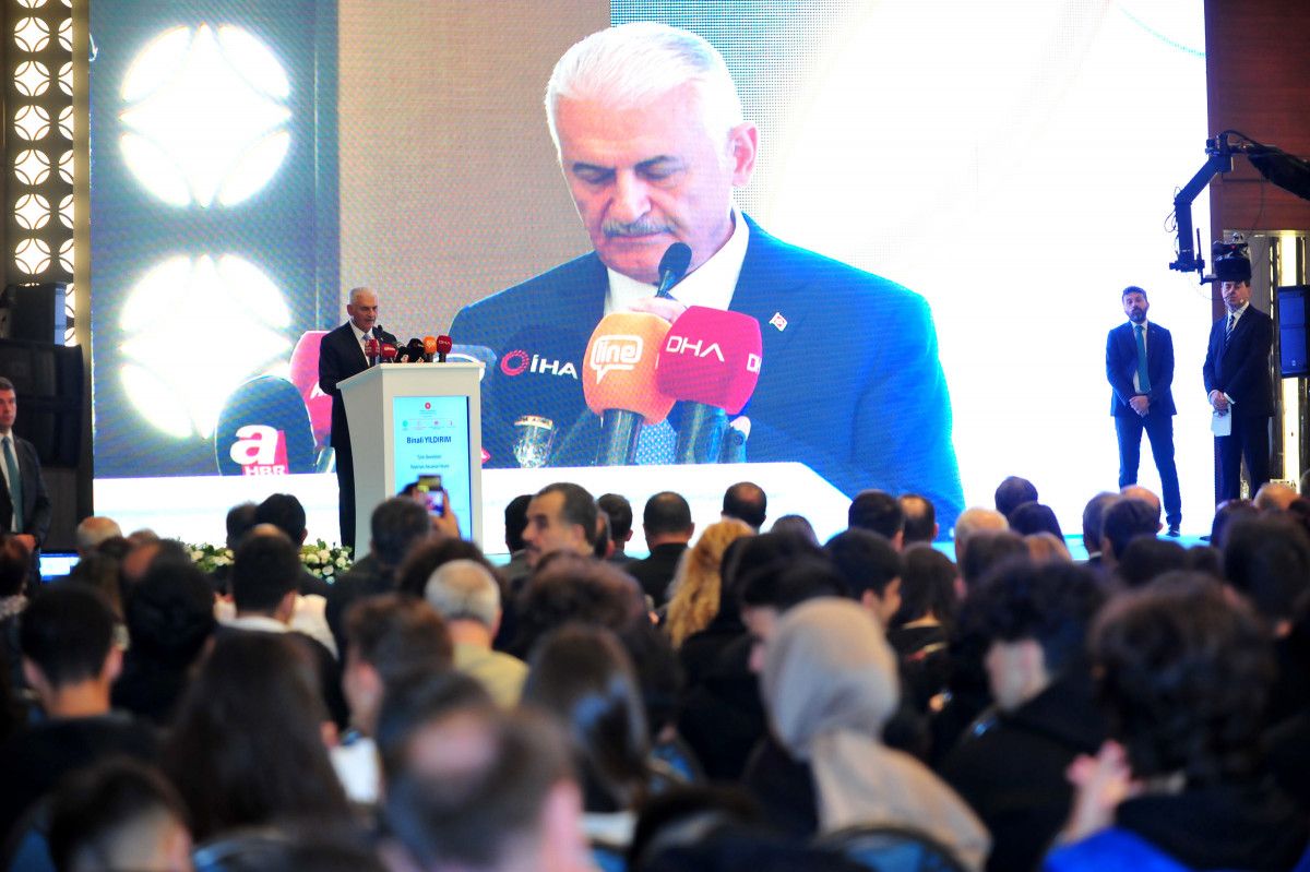 Binali Yıldırım: Dilini muhafaza edemeyen egemenliğini muhafaza edemez