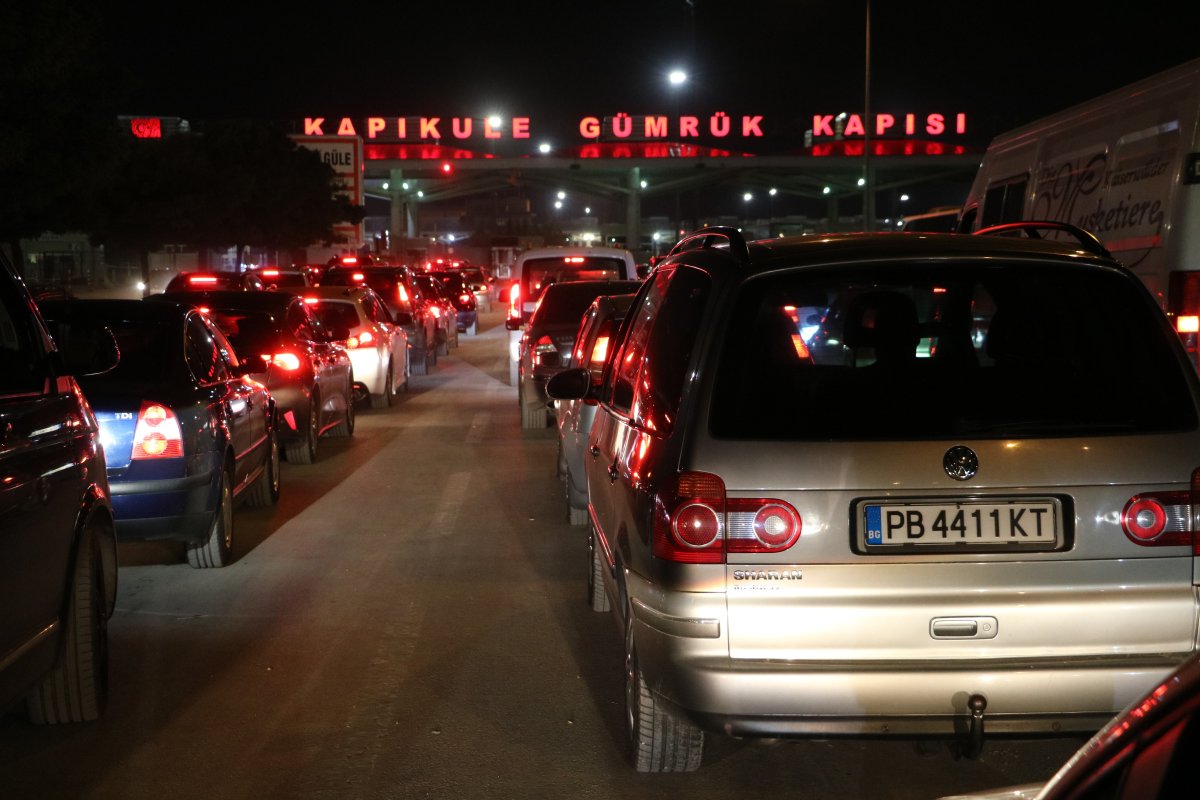 Bulgarlar, Kapıkule Sınır Kapısı'nda yoğunluk oluşturdu