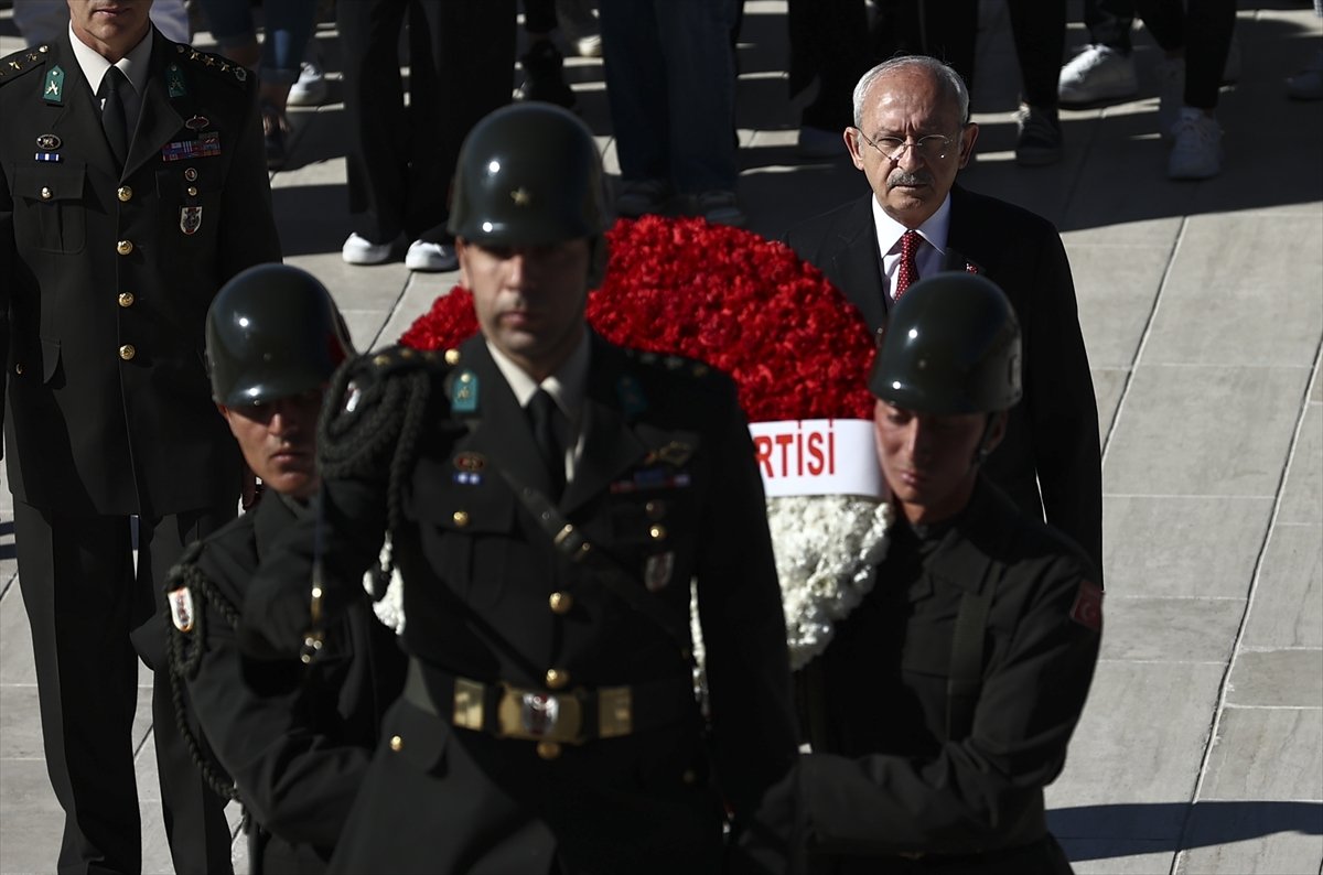 CHP, 99’ncu kuruluş yıl dönümünde Anıtkabir'e gitti