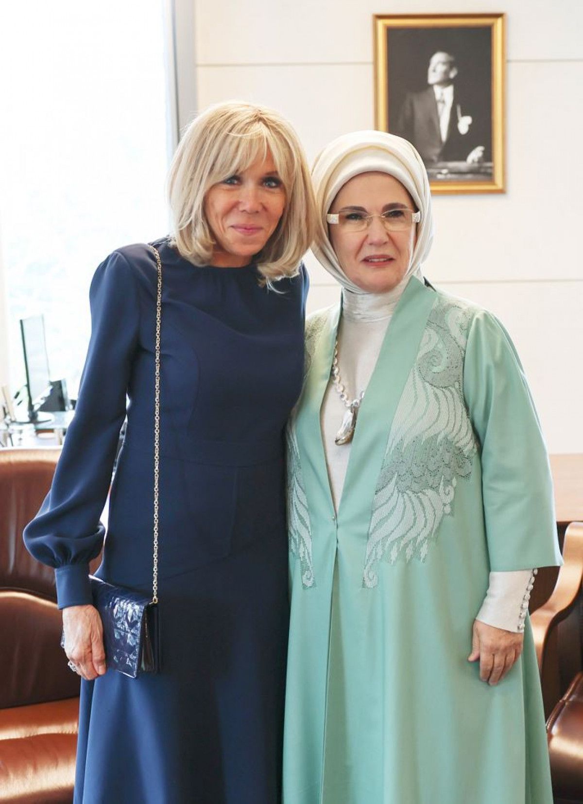 Emine Erdoğan, Fransız First Lady Macron ile buluştu