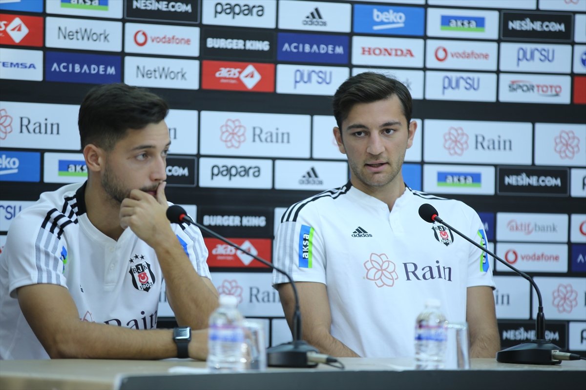 Emrecan Uzunhan: Ligin en iyi stoperi Romain Saiss