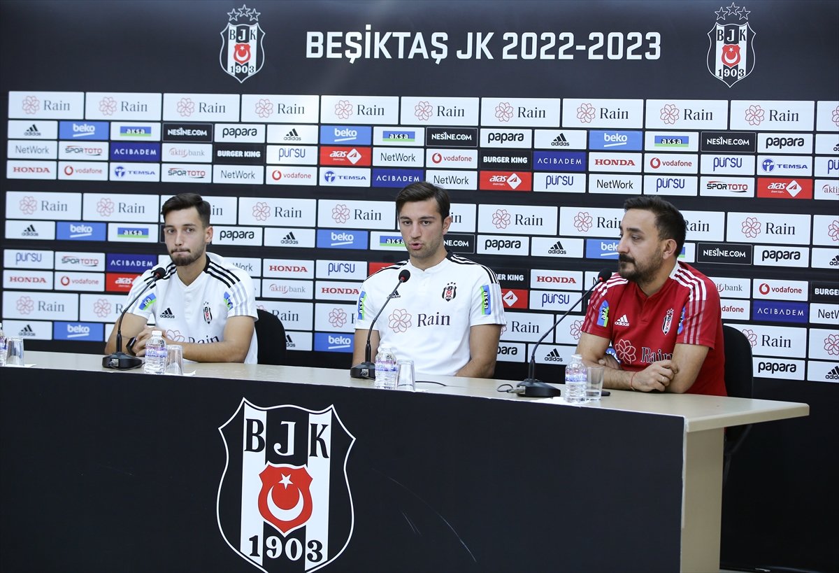 Emrecan Uzunhan: Ligin en iyi stoperi Romain Saiss